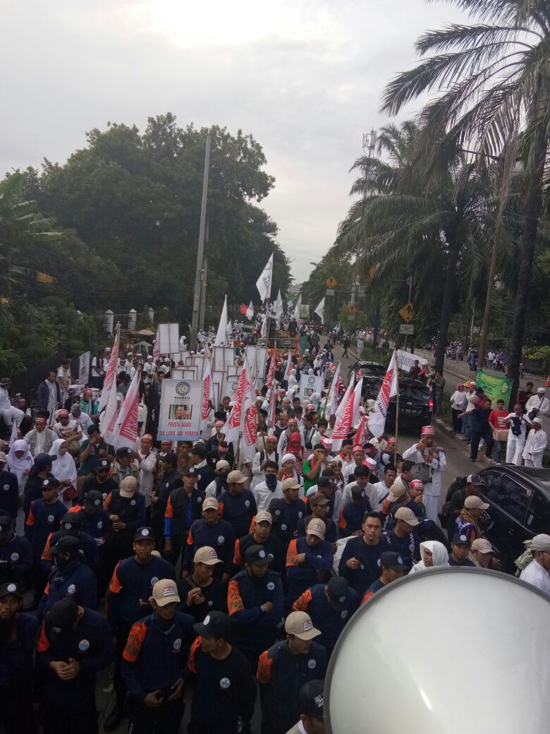 Ratusan Aktifis API Jabar Datangi Lokasi Persidangan Ahok Hari ini