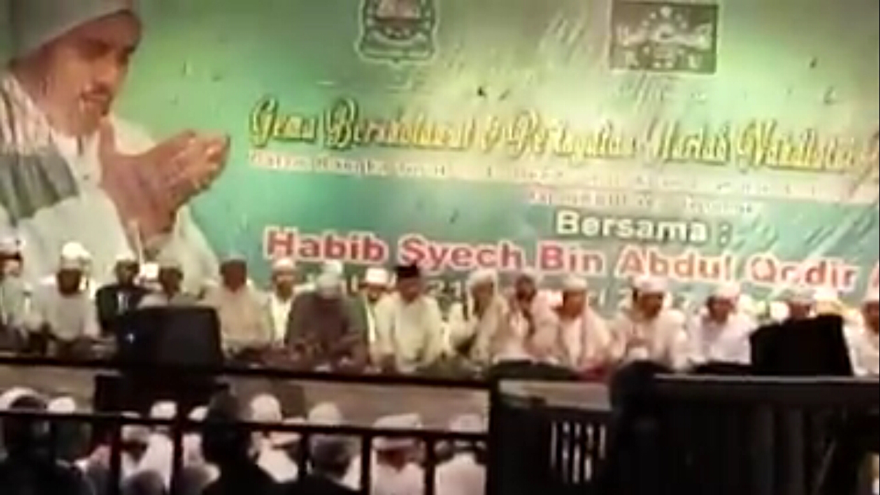 Ribuan Umat Islam Bali Bersholawat Bersama Habib Syech