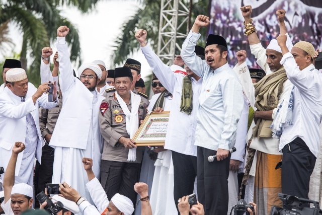 Dewan Cecar Kapolri dan Pertanyakan Equality Before The Law Kasus Dugaan TPPU Ustad Bachtiar Nasir