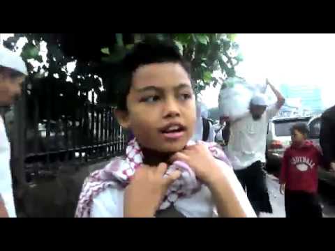 Fahmi Mujahid Cilik Kelas 6 di SDIT Iblam Turut Ikut Membagikan Sarapan Gratis Aksi 112
