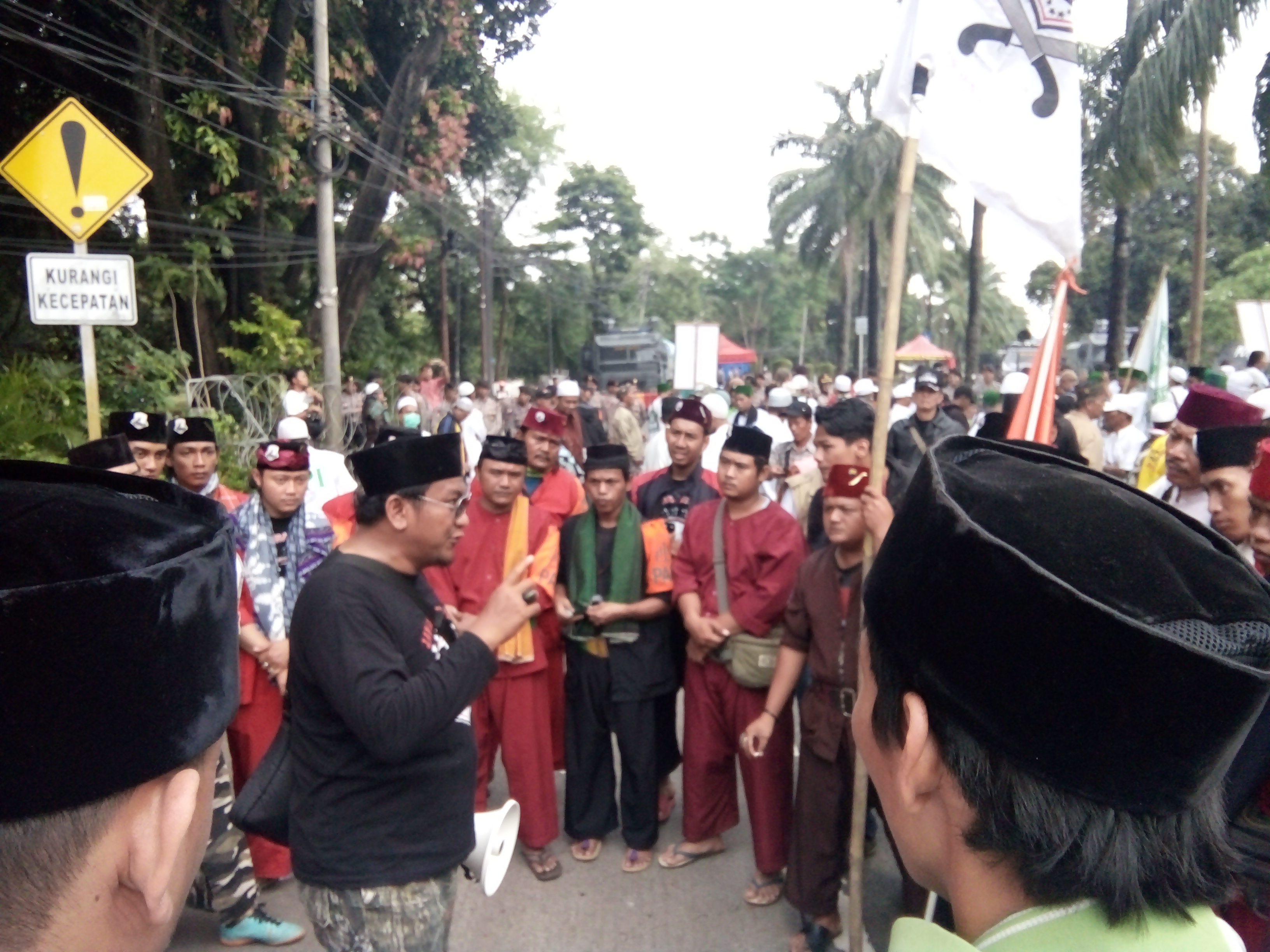 Ribuan Jawara Dan Pengacara Dukung Anies-Sandi Siap Pantau TPS