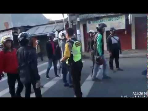 Inilah Video Tawuran Driver Ojek Online vs Supir Angkot di Tangerang