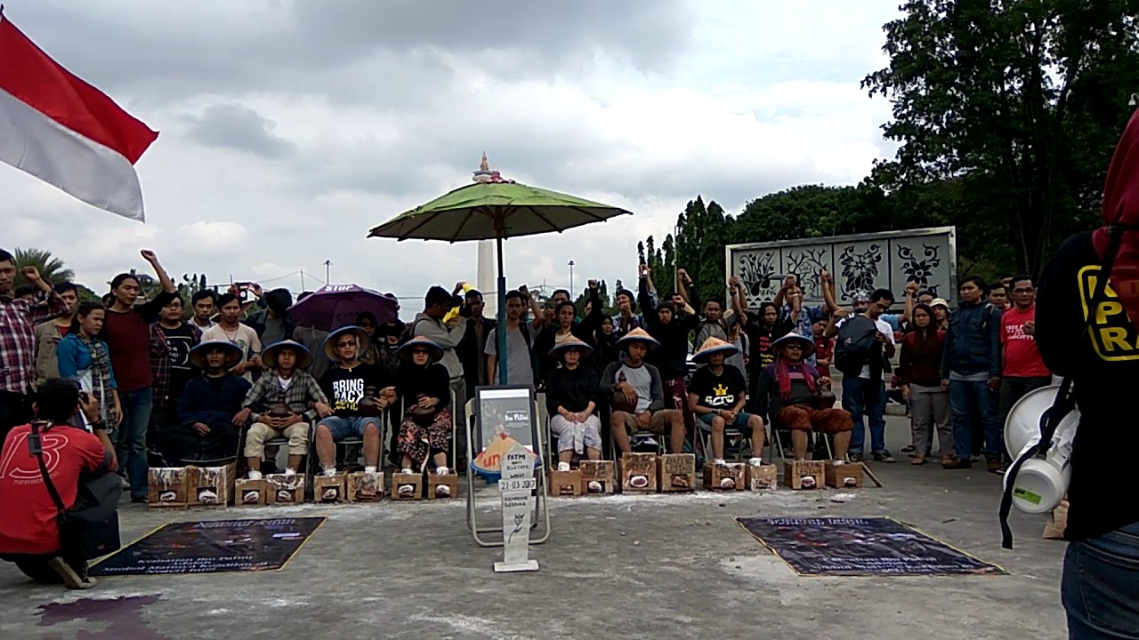 Lanjutkan Perjuangan Patmi, Aktifis lintas Organisasi gelar Aksi Cor Kaki di Depan Istana Negara