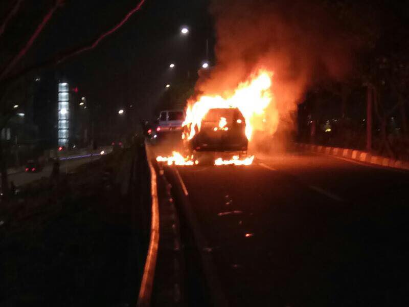 Mobil Terbakar Dekat Acara Tabligh Akbar Habib Rizieq