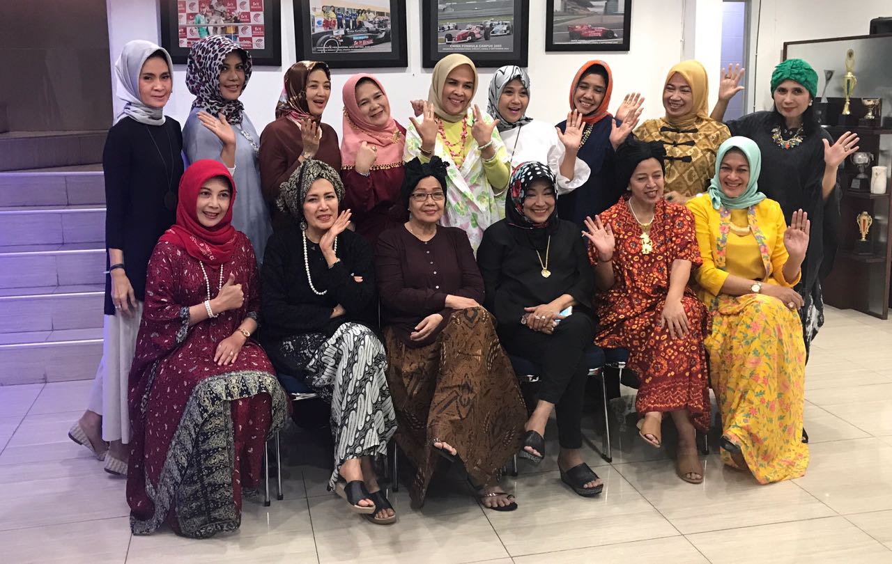 Muslimah Mantan Pramugari Garuda Indonesia Tebar Al-quran Huruf Braile