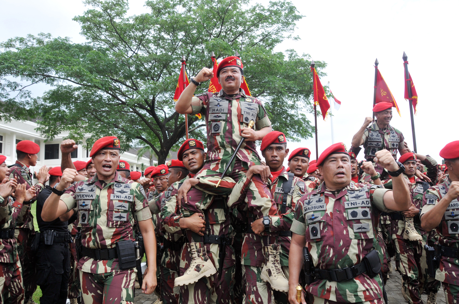 Panglima TNI Terima Brevet Komando Sebagai Warga Kehormatan Kopassus