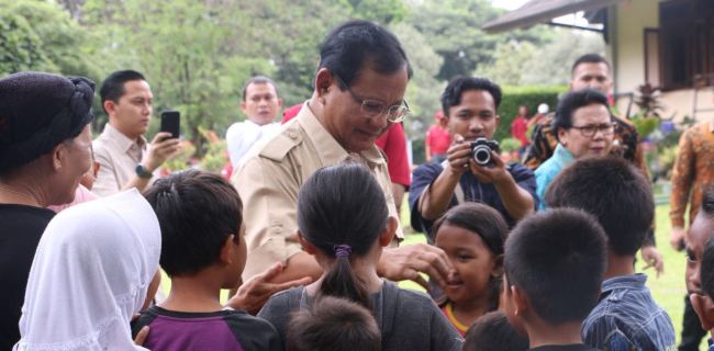 Prabowo Apresiasi Pengobatan Gratis Tim Dokter Keliling di Desa Ciriung