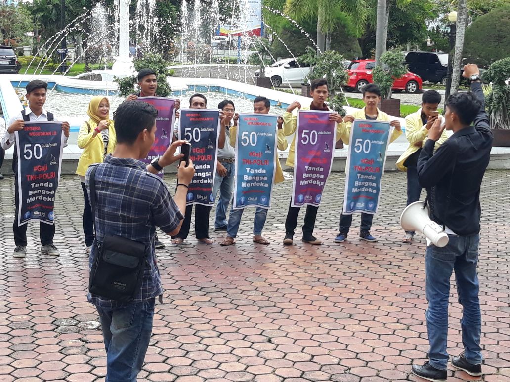 Tuntut Kesejahteraan TNI POLRI, Aktivis Mahasiswa Padang ‘Serbu’ DPRD Sumbar