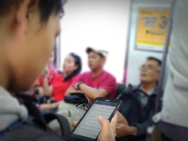 Siapa Bilang Membaca Al Qur’an Bikin Habis Waktu?