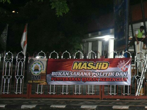 Spanduk Anti Politik Rusak Kemuliaan Masjid