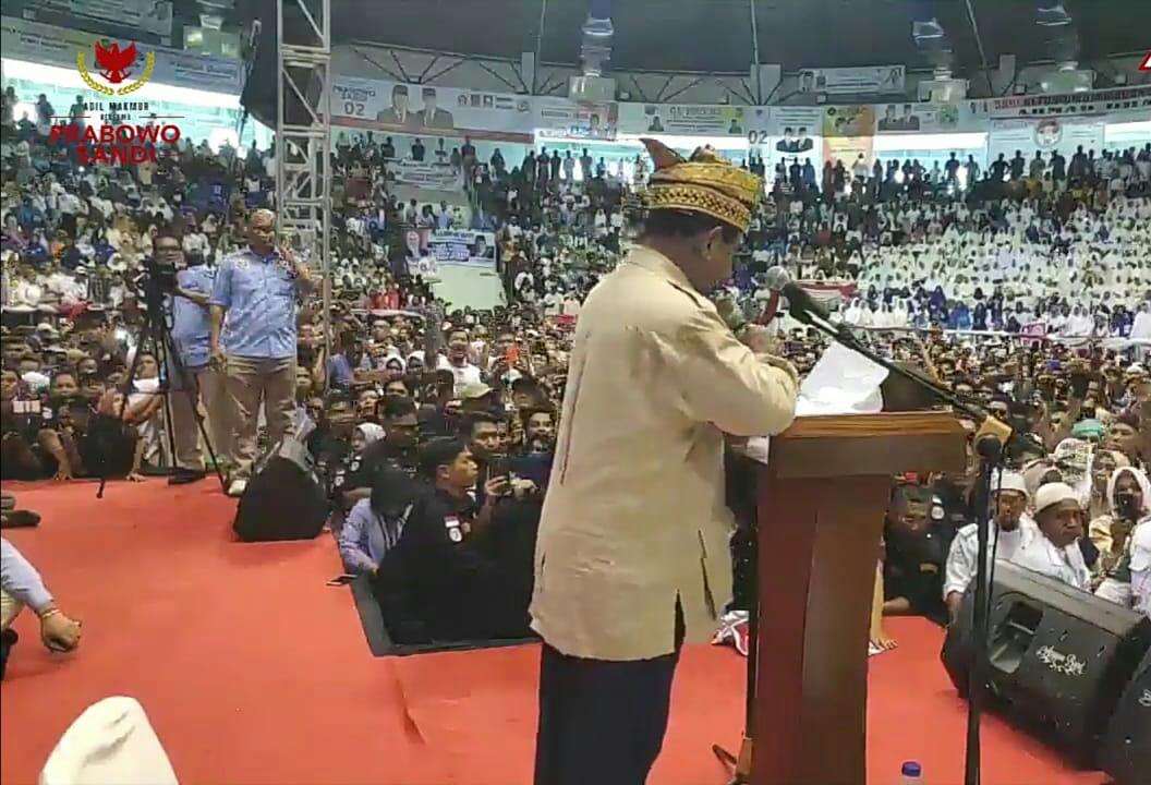Prabowo Dihadiahi Simbol Kehormatan “Tanjak Emas” dari Rakyat Riau