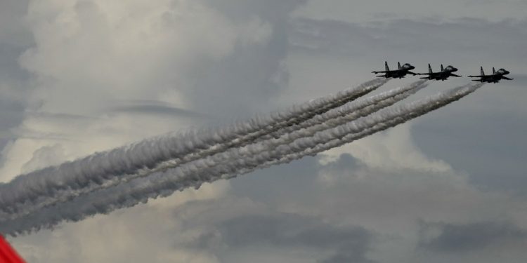 Benarkah Pesawat Yang Ditumpangi Prabowo Dihalangi Jet Tempur TNI AU ?