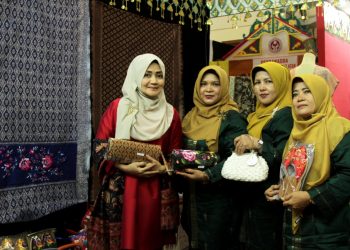 Inacraft 2019, Tanah Datar Tampilkan Songket Dan Batik Tanah Liek