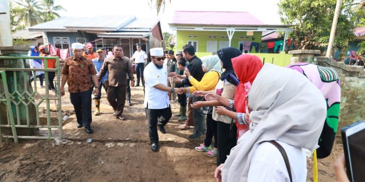 Kunjungi Korban Banjir, Walikota Bengkulu Ajak Ambil Hikmah Bencana