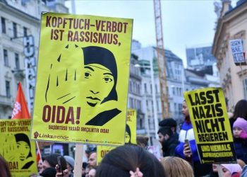 Rakyat Austria Tolak Larangan Jilbab bagi Siswi SD