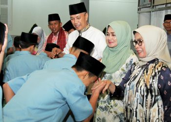 Tidak Hanya Santuni Anak Panti Asuhan, Hj. Merry Wati Malah Tawari 10 Anak Ini Untuk Ikut Dan Disekolahkan Hingga Kuliah