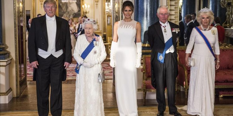Ratu Inggris Jamu Trump di Istana Buckingham