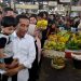 Jokowi Belanja Buah Hingga Ulekan Dipasar Gede Solo