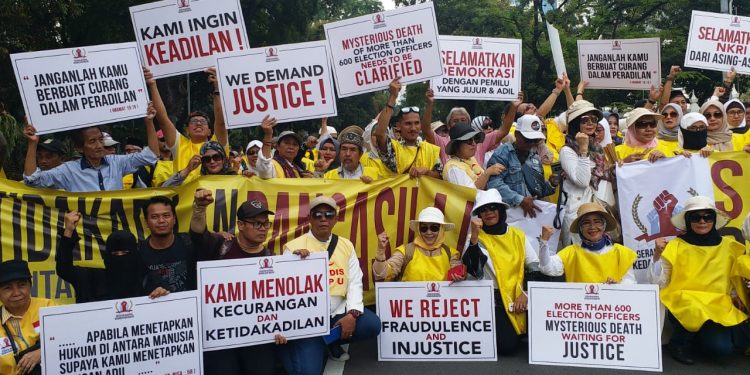 Ratusan Massa Gelar Aksi Kawal Sidang MK