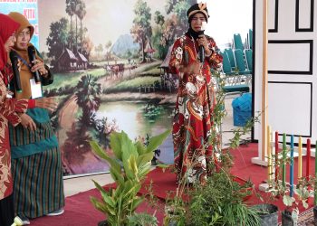 Di Batusangkar, Kader PKK Se-Sumbar Bermain Peran Kocak dan Bikin Ngakak