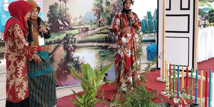 Di Batusangkar, Kader PKK Se-Sumbar Bermain Peran Kocak dan Bikin Ngakak