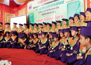 Perdana Laksanakan Khatam, SDIT Brilliant Batusangkar Juga Wisuda Tahfizh 3 Juz