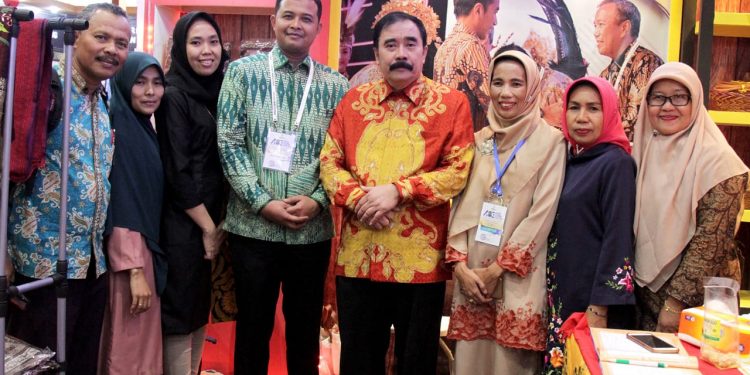 Sekjen DPD RI Reydonnyzar Moenek, Jadikan Tanah Datar Lesson Lord