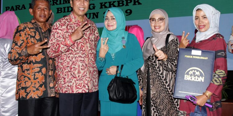 Harganas XXVI Tahun 2019, Ketua TPPKK Tanah Datar Diberi Penghargaan