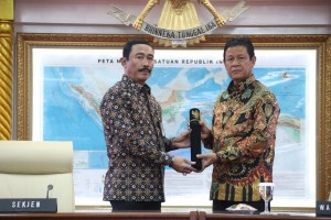 Mendagri Tunjuk Wagub Isdianto Sebagai Plt Gubernur Kepri
