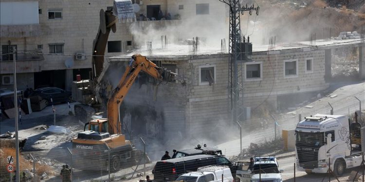 Di tengah Kecaman, Israel Hancurkan Puluhan Rumah di Al Quds