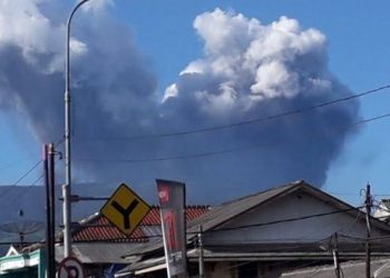 Tagana Evakuasi Wisatawan Tangkuban Parahu