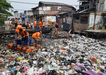 SAMPAH: Antara Barus, Risma dan ANIES