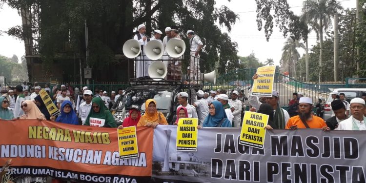 FUI Bogor: Adili Wanita Bawa Anjing ke Masjid