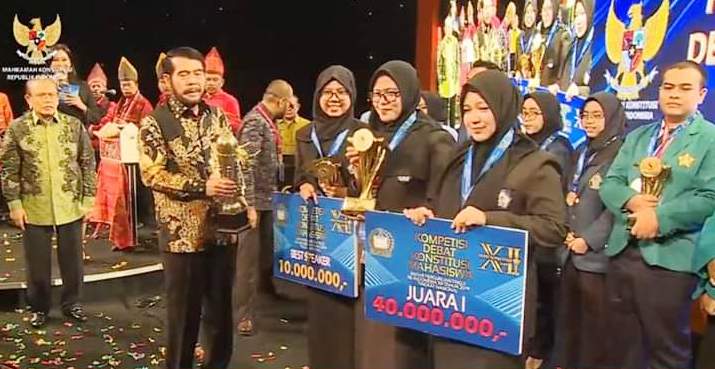 Mahasiswi Fakultas Hukum Universitas Bengkulu Juara Umum