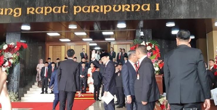 Sandiaga Uno Jalan Kaki Demi hadiri Sidang Tahunan DPR/MPR