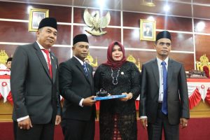 Serah terima pimpinan DPRD Kota Bengkulu