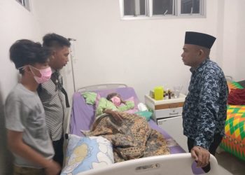 Ketua DPRD Kota Bengkulu Berikan Santunan Kepada Nenek Penderita  TBC
