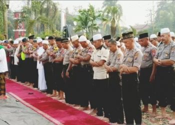 Kabut Asap Makin Tebal, Warga Sampit Shalat Istisqa