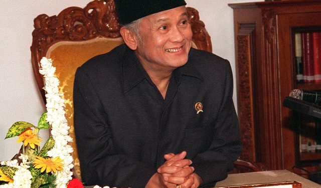 BJ Habibie dan Islam Politik yang Tersandung