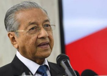 Mahathir: Tanya Jokowi, Kenapa Tidak Mau Dibantu Pemadaman Karhutla?