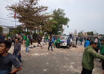 Demo Ricuh, Ribuan Mahasiswa Tuntut Pemerintah Batalkan RUU, KUHP dan UU Tindak Pidana Korupsi yang Tidak Sejalan Dengan Nilai Demokrasi