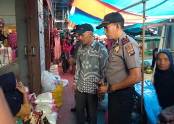 Sidak Pasar, Camat Afrizal Minta Pedagang Tidak Beraktifitas di Pinggir Jalan