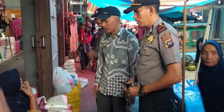 Sidak Pasar, Camat Afrizal Minta Pedagang Tidak Beraktifitas di Pinggir Jalan