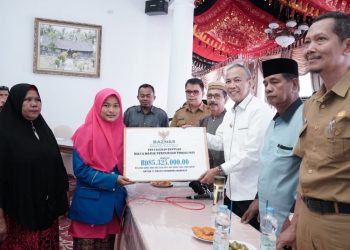 Bantu Biaya Pendidikan Dan Rehab Rumah Tidak Layak Huni, BAZNAS Tanah Datar Kembali Kucurkan Dana