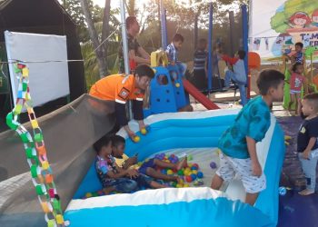 WMI Berikan Trauma Healing Untuk Anak Pengungsi Wamena ‌