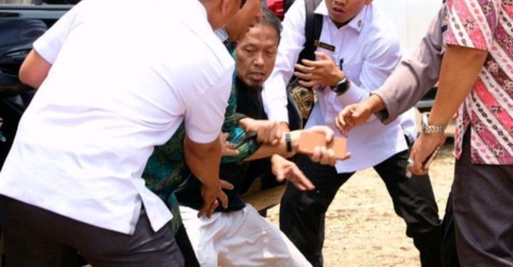 MenkoPolhukam Wiranto Ditusuk Saat Berada di Pandeglang Banten