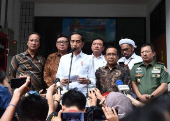 Jokowi: Usut dan Tindak Tegas Pelaku Serangan ke Menkopolhukam