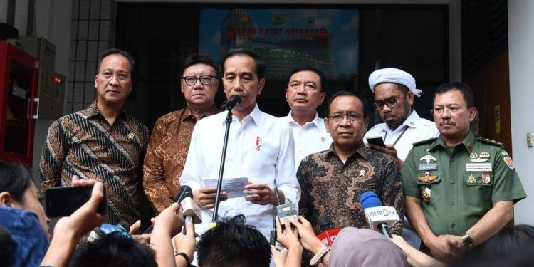 Jokowi: Usut dan Tindak Tegas Pelaku Serangan ke Menkopolhukam