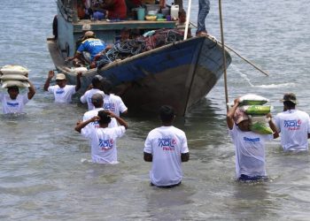 Kawal Kapal Bantuan Beras AQL Peduli ke Halmahera