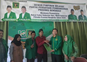 Pengantin Baru Daftar Helmi Hasan Maju Pilgub Bengkulu